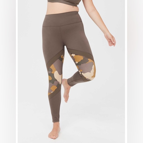 AERIE the hugger camo leggings 🤍 - Picture 1 of 10